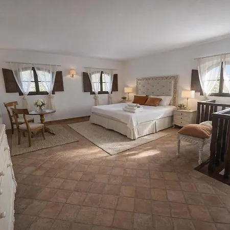 With Pool, Gym, Pond And Panoramic Views *